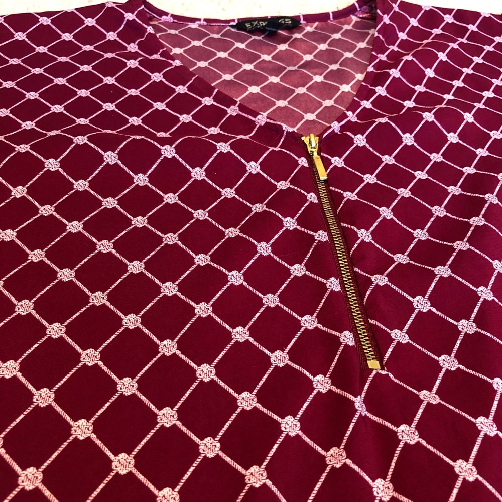 Express v-neck blouse - Picture 2 of 7
